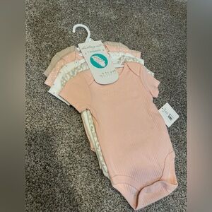 Brand new bodysuits 6months